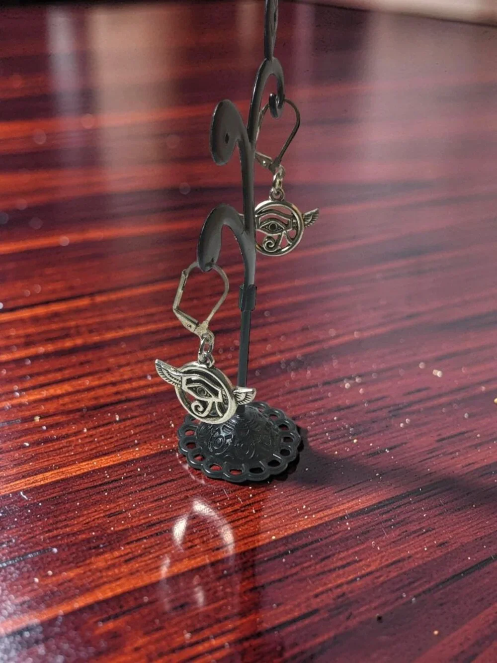 vintage silver tone egyptian eye of horus dangle earrings.